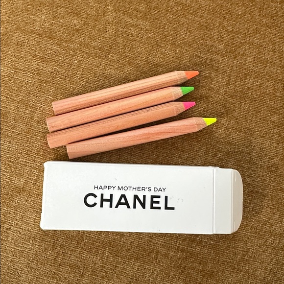 Brand New CHANEL Happy Mothers Day Colored Pencils - Picture 5 of 5